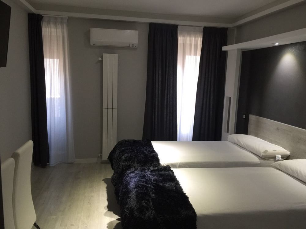 Hostal Overnight מדריד מראה חיצוני תמונה